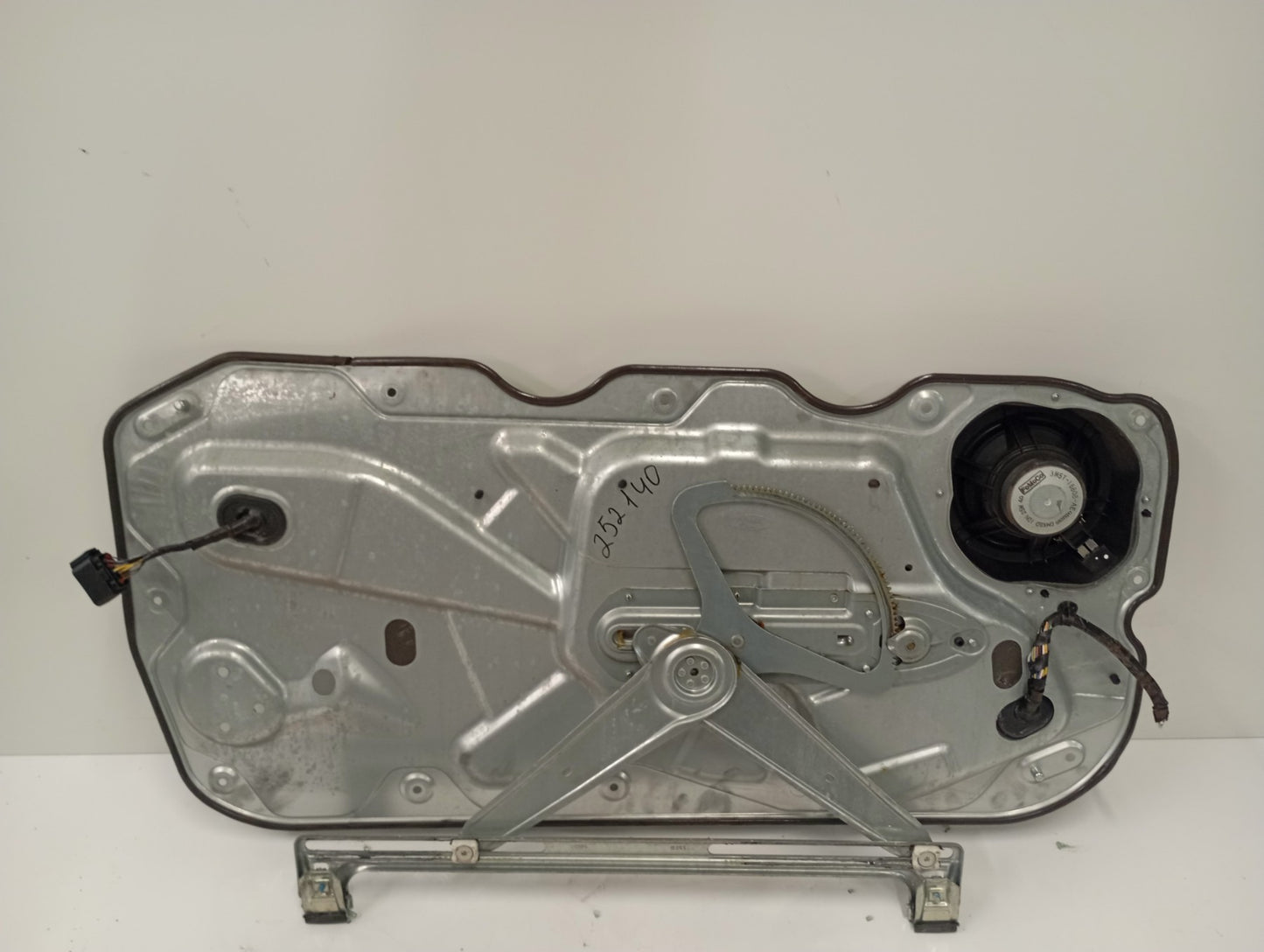 Moteur leve vitre avant gauche