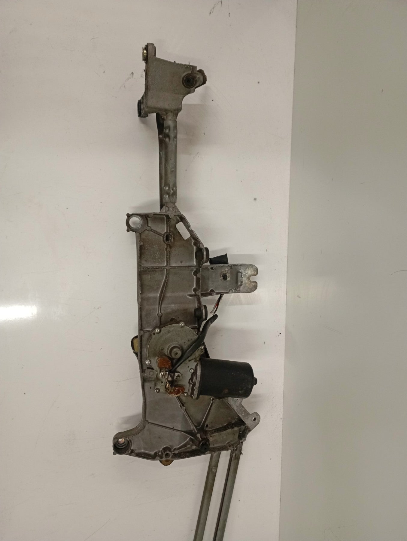 Moteur essuie glace avant
