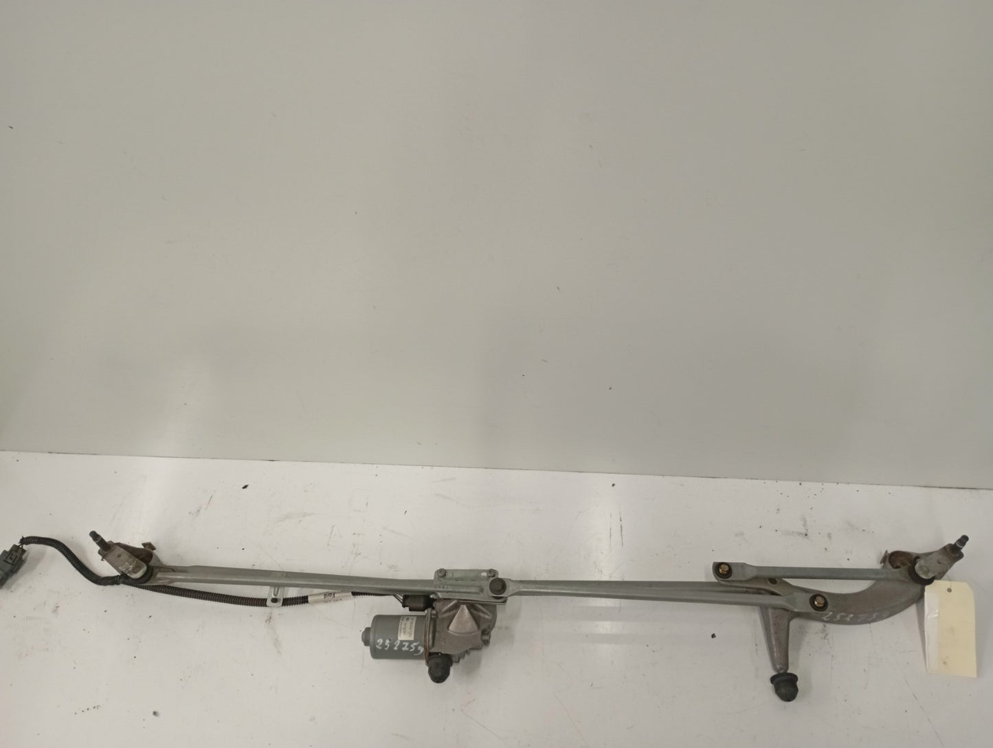 Moteur essuie glace avant