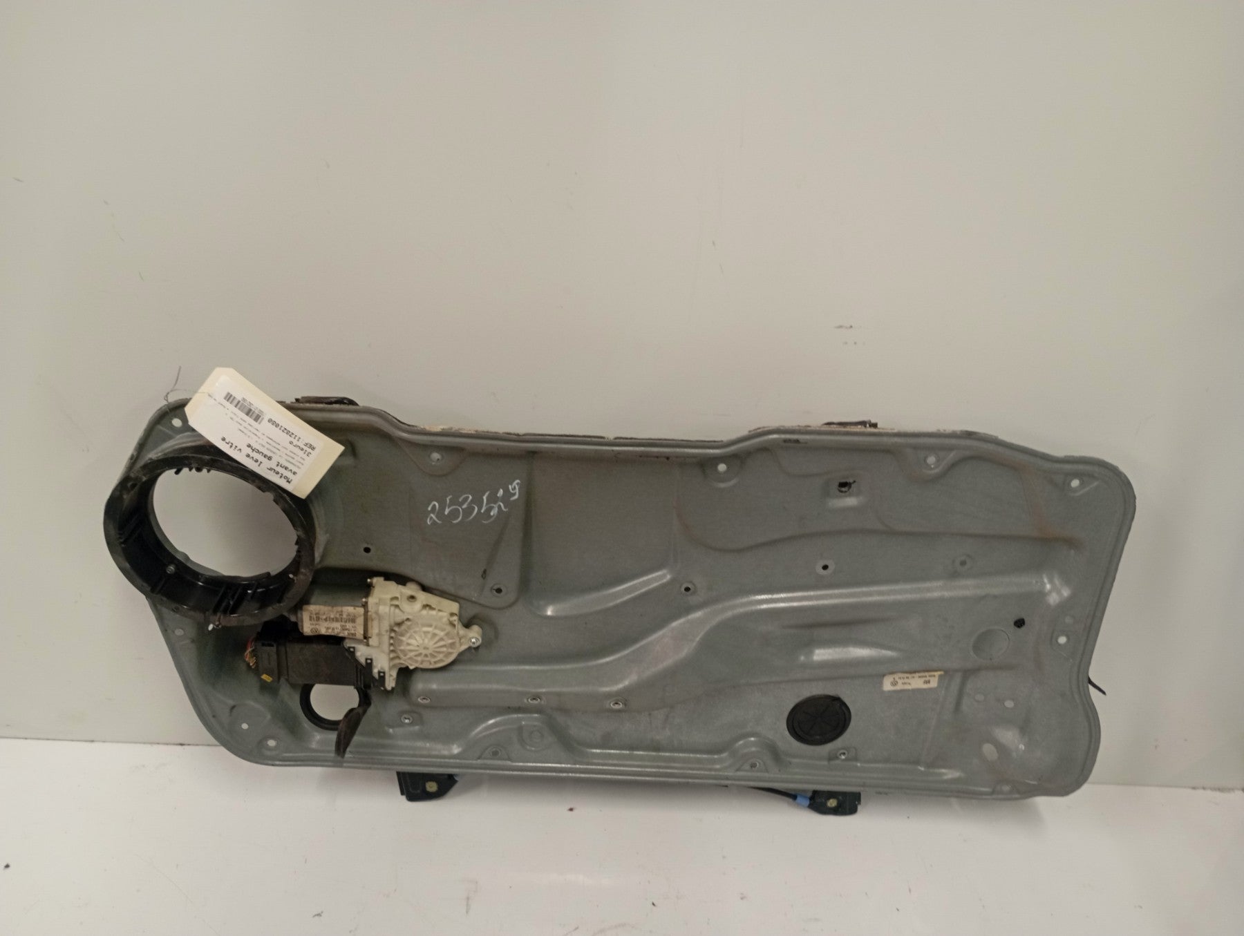 Moteur leve vitre avant gauche