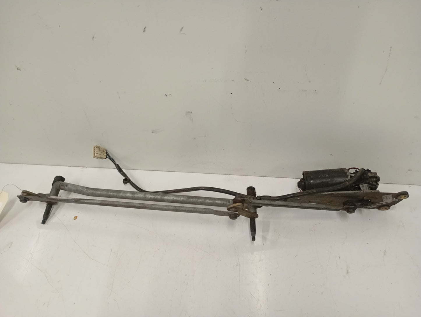Moteur essuie glace avant