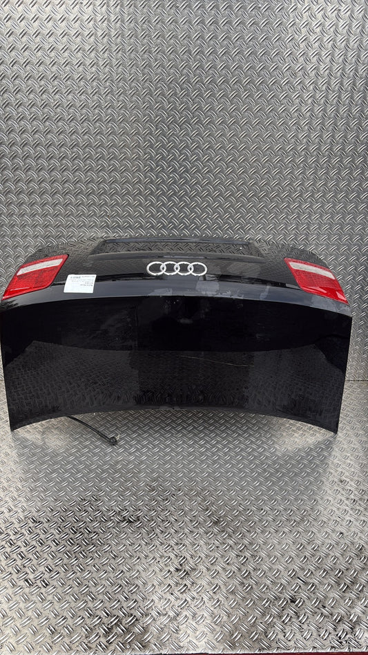 Malle/Hayon arriere - AUDI A8 2 PHASE 1 (2006)