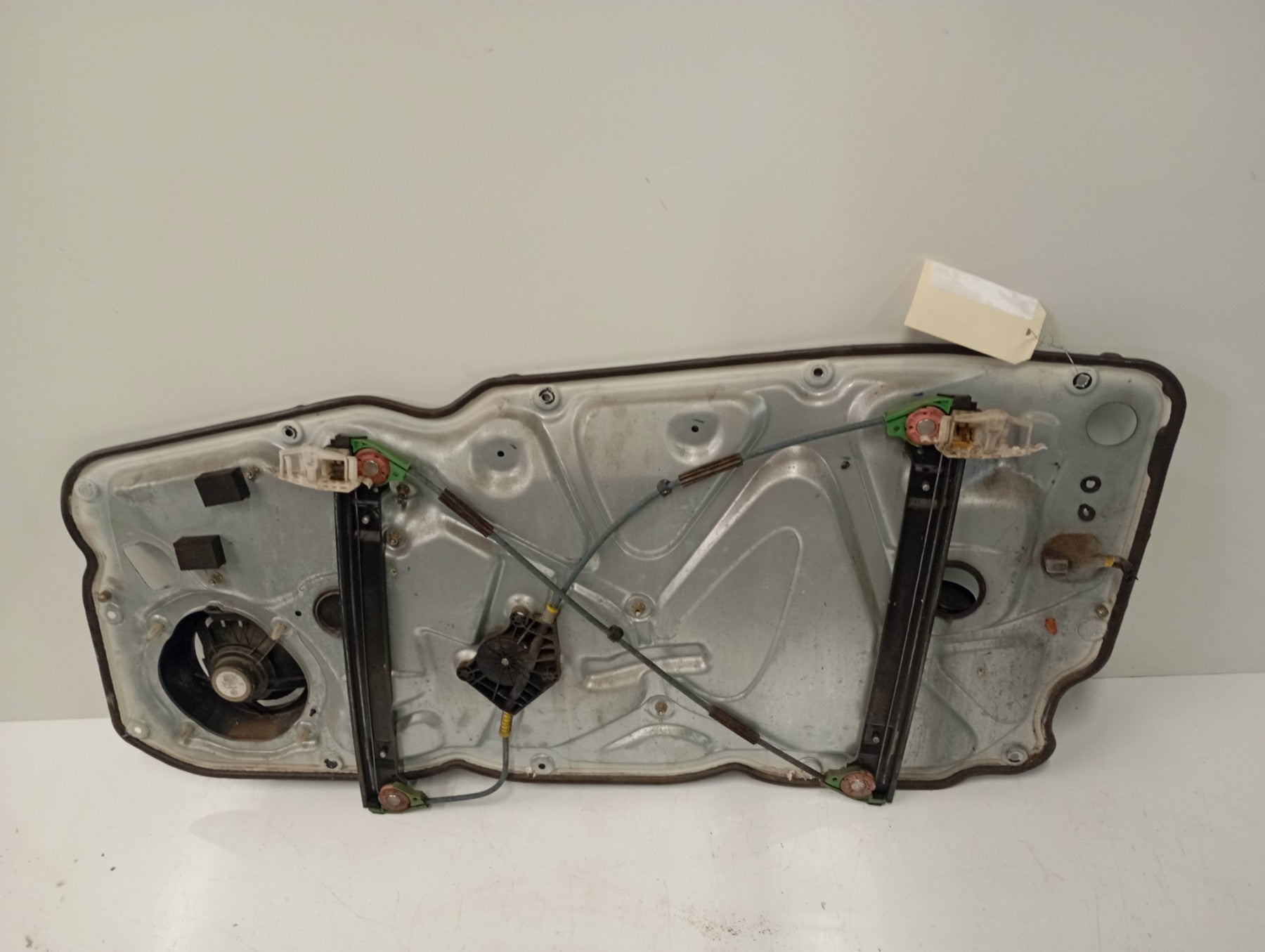 Moteur leve vitre avant gauche