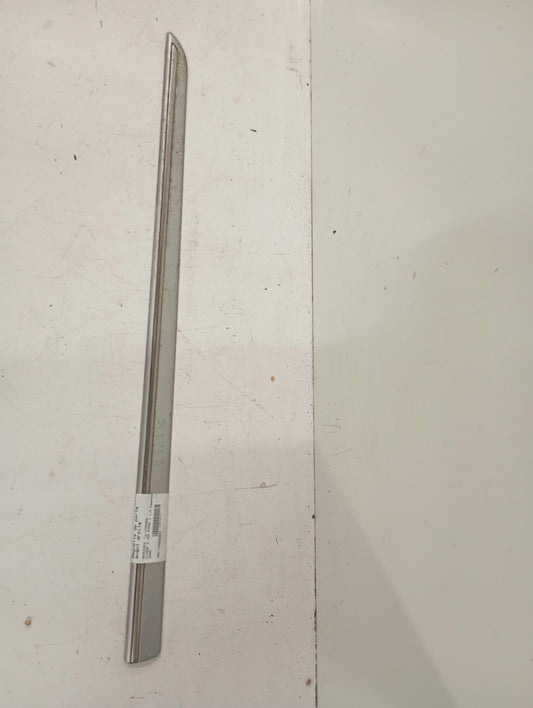 Baguette de porte avant droite