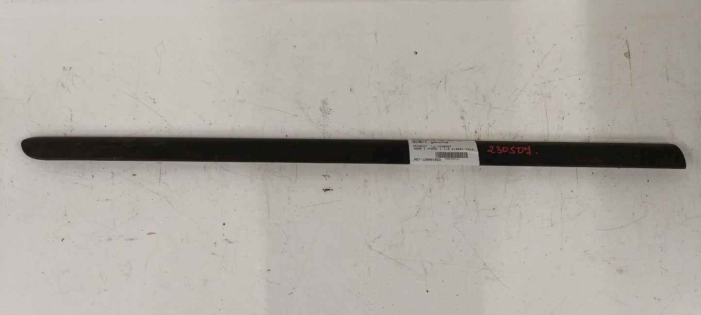 Baguette de porte avant gauche