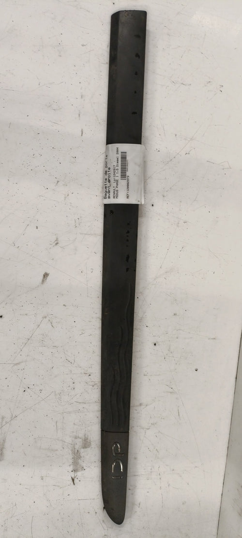 Baguette de porte avant droite