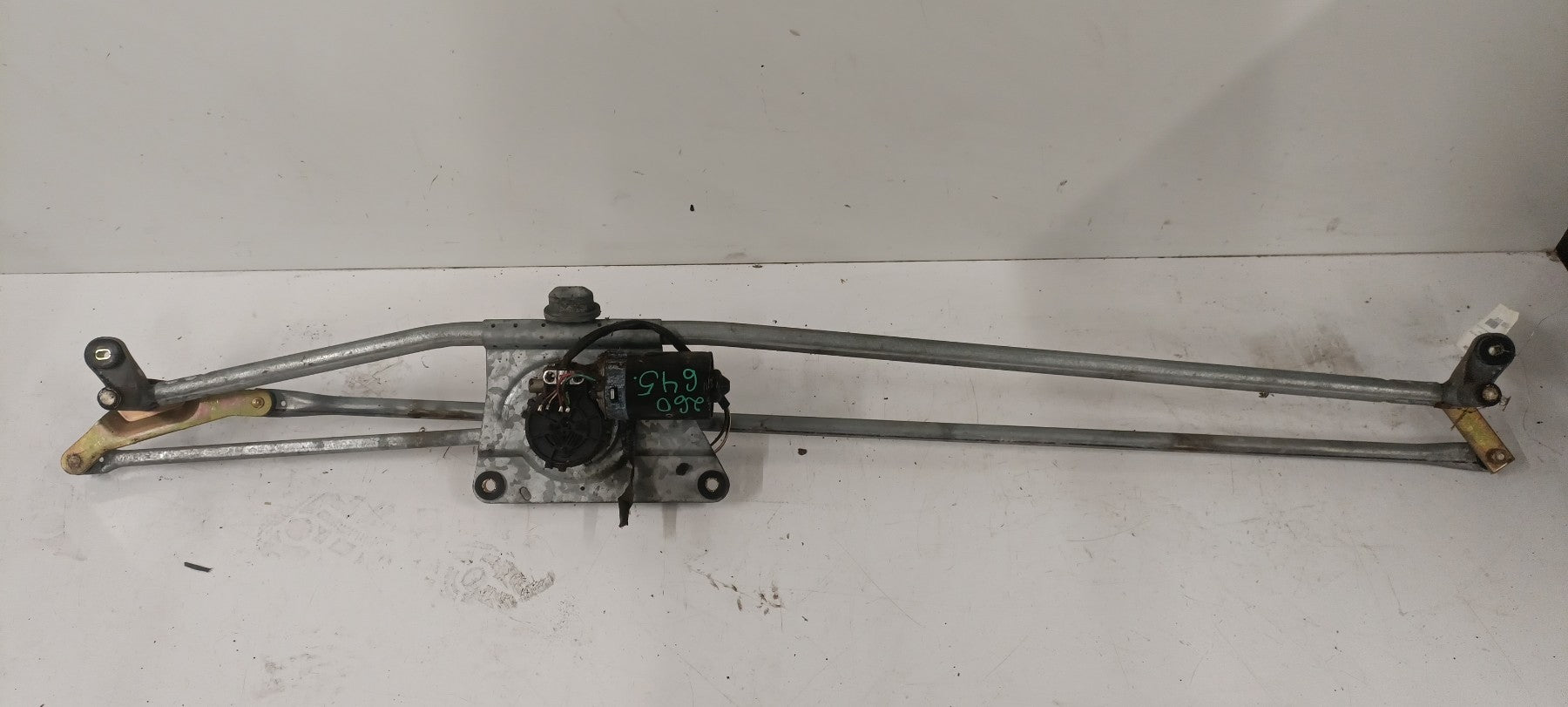Moteur essuie glace avant