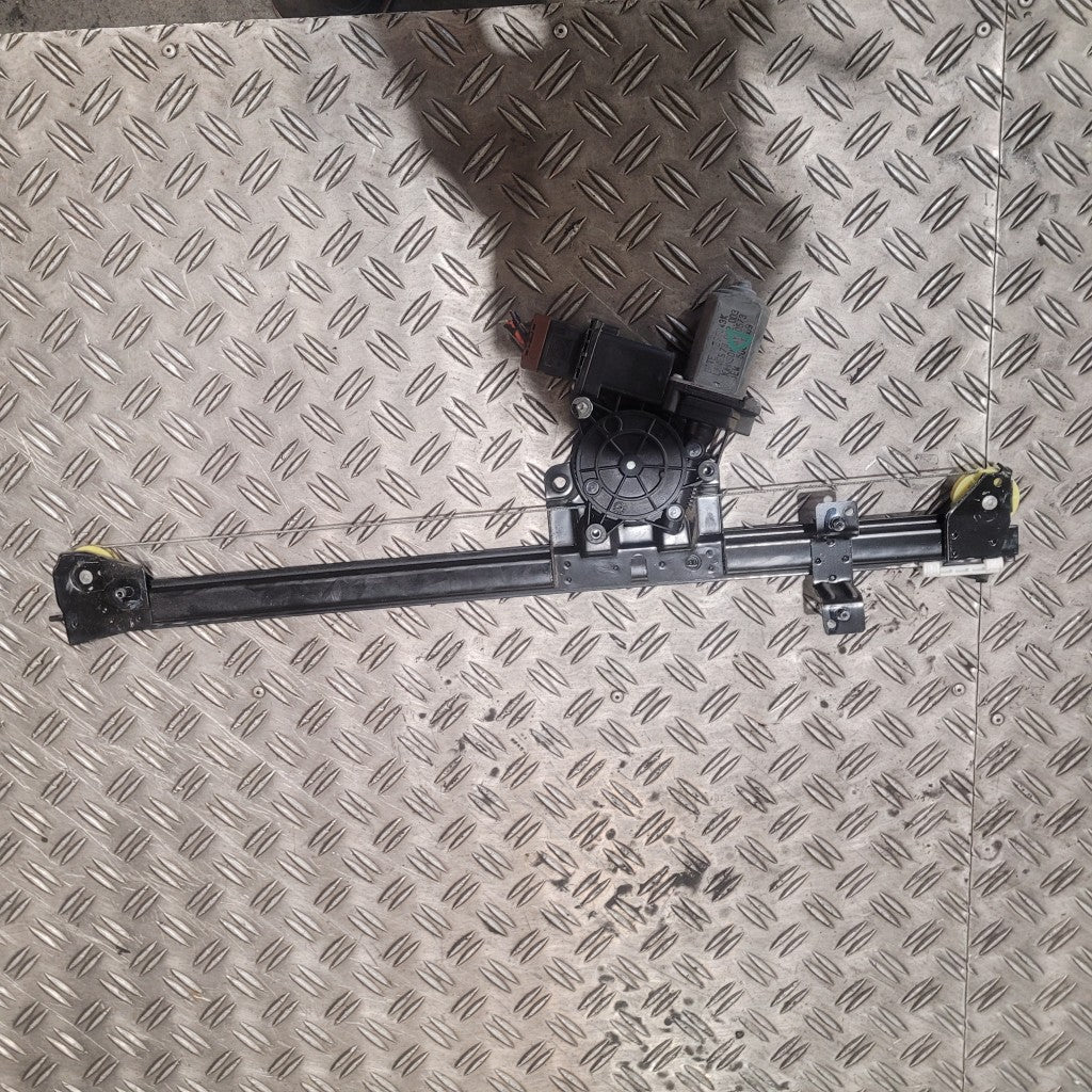 Moteur leve vitre avant droit