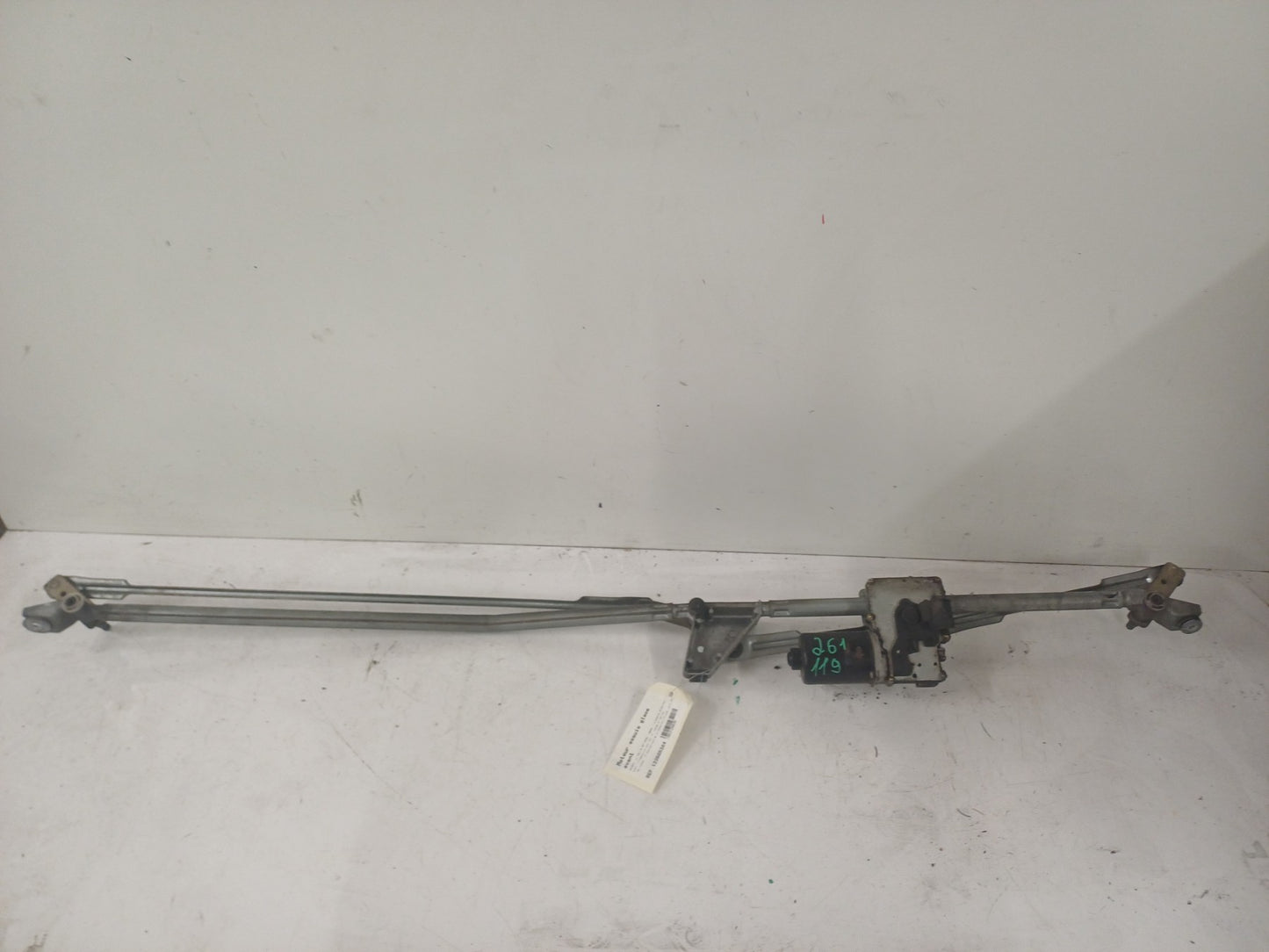 Moteur essuie glace avant