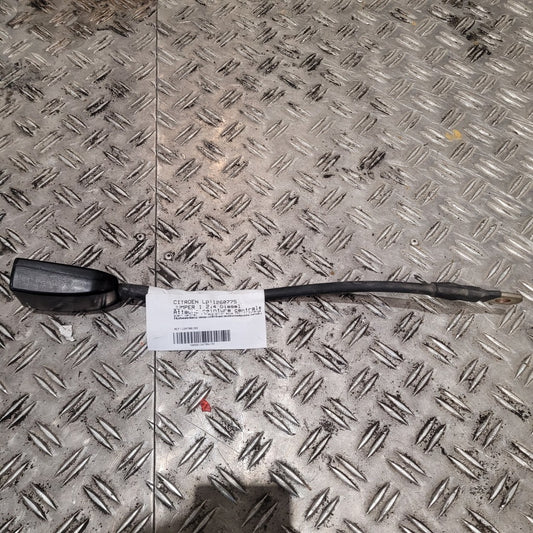 Attache ceinture centrale avant