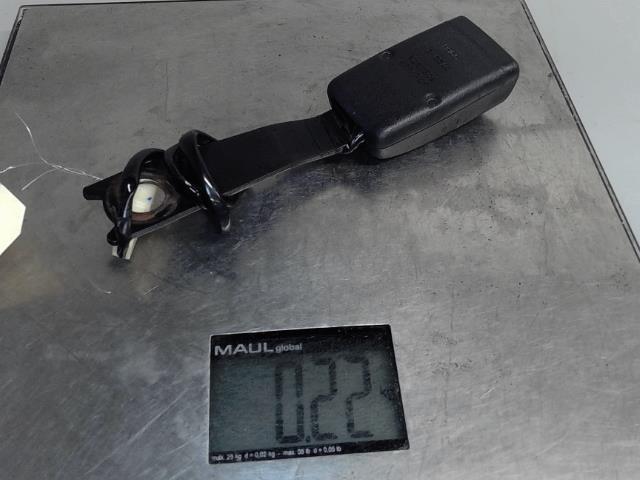 Attache ceinture avant gauche