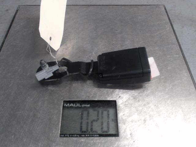 Attache ceinture avant gauche