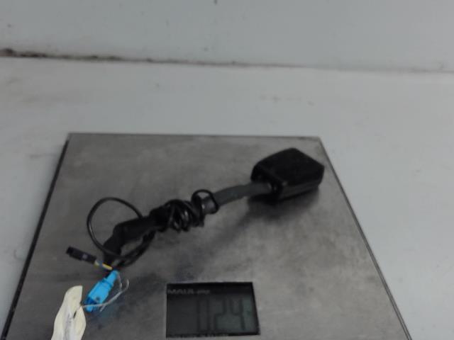 Attache ceinture avant droit