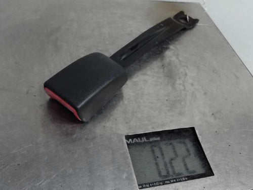 Attache ceinture avant droit