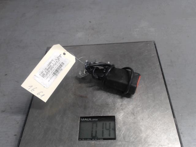 Attache ceinture avant droit