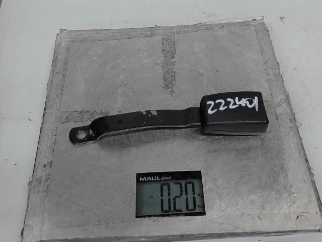 Attache ceinture avant gauche