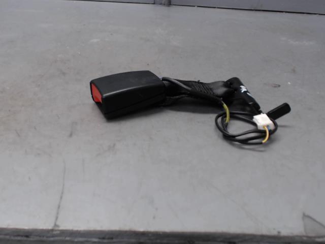 Attache ceinture arriere droit