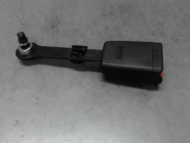 Attache ceinture avant gauche