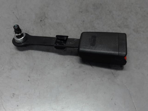 Attache ceinture avant gauche