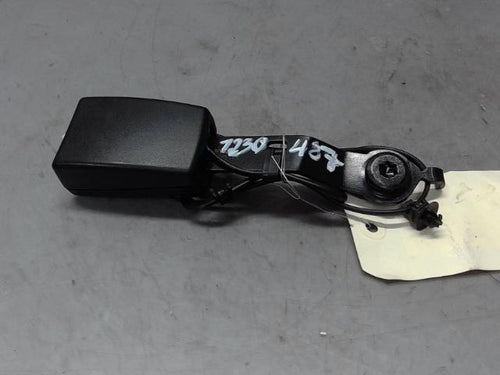 Attache ceinture avant droit