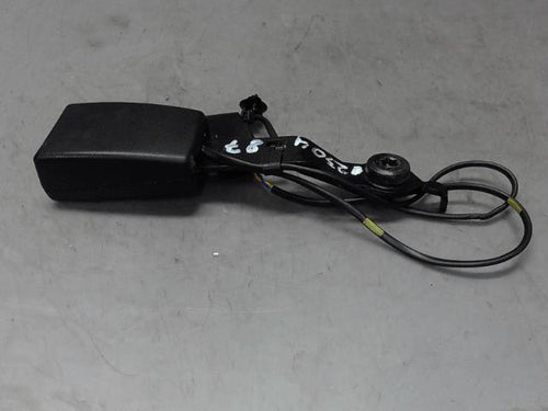 Attache ceinture avant gauche