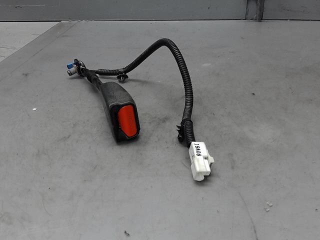 Attache ceinture avant droit