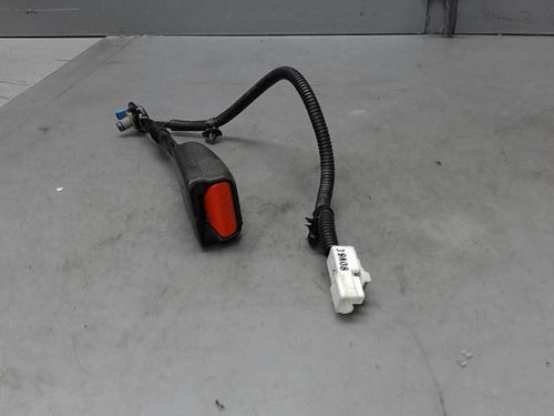 Attache ceinture avant droit