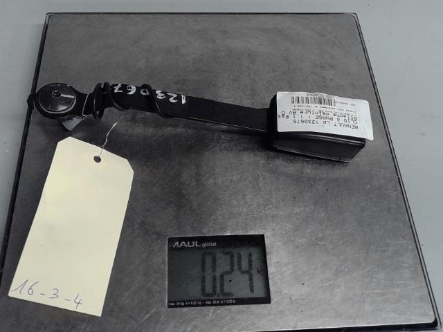 Attache ceinture avant droit