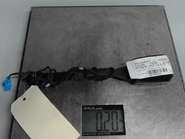 Attache ceinture avant droit