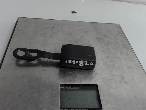 Attache ceinture avant droit