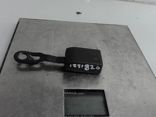 Attache ceinture avant droit