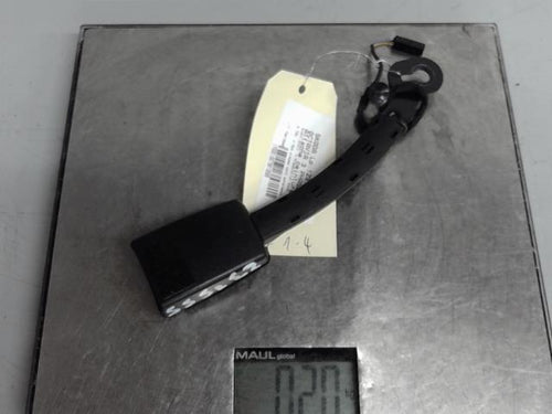 Attache ceinture avant droit