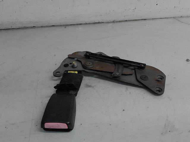 Attache ceinture arriere gauche