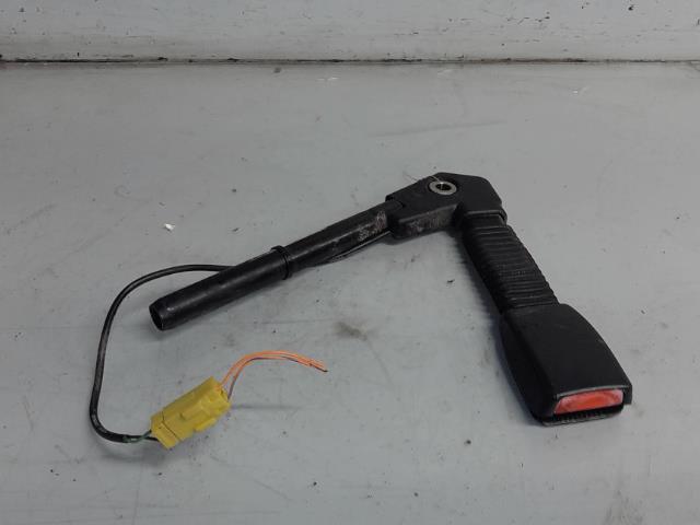 Attache ceinture avant gauche