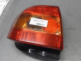 Feu arriere principal gauche (feux) - TOYOTA 110 VVT-I LINÉA