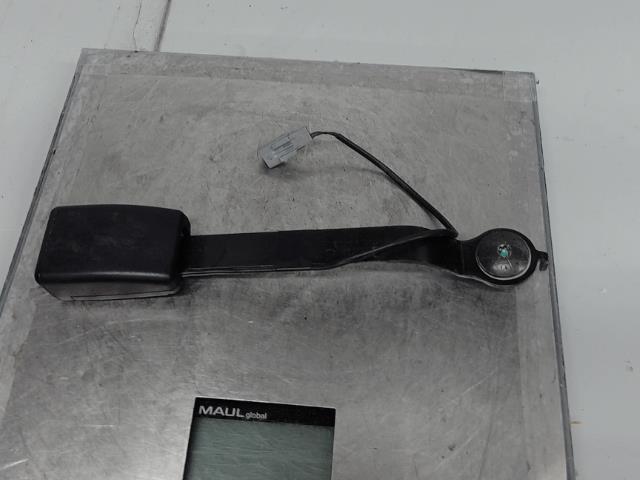 Attache ceinture avant droit