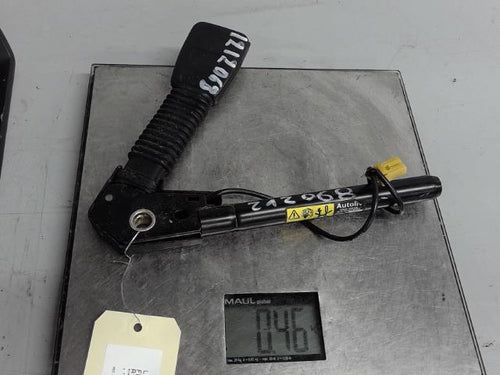 Attache ceinture avant droit