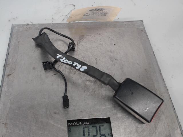 Attache ceinture avant droit