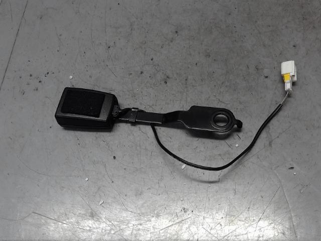 Attache ceinture avant droit