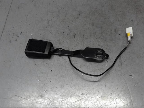 Attache ceinture avant droit