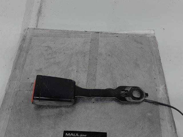 Attache ceinture avant gauche