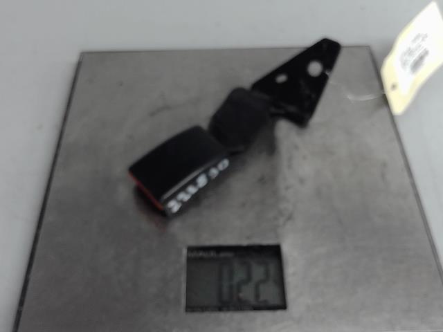 Attache ceinture arriere droit