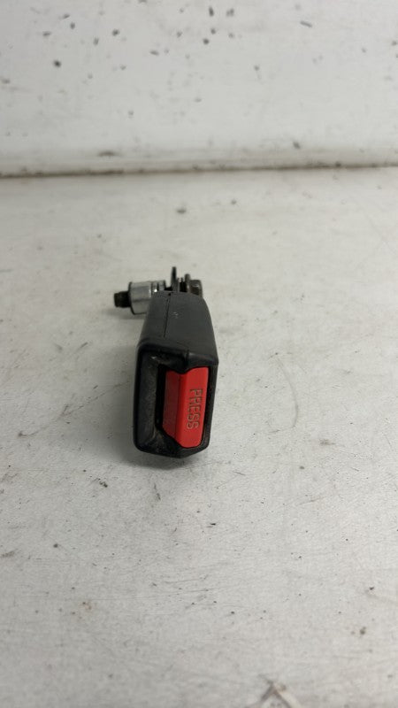 Attache ceinture avant gauche