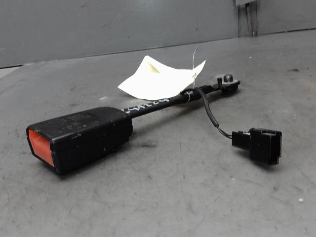 Attache ceinture avant gauche