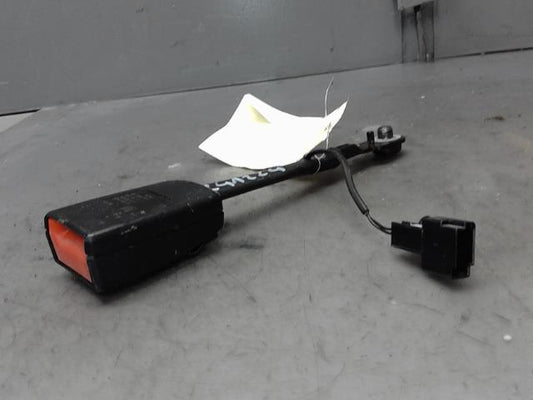 Attache ceinture avant gauche