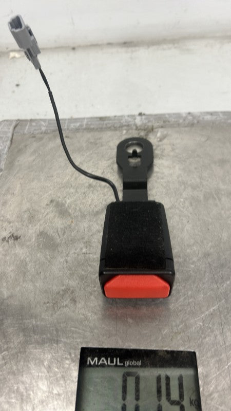 Attache ceinture avant gauche