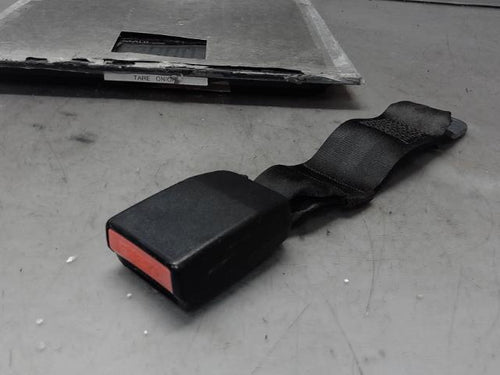 Attache ceinture avant droit