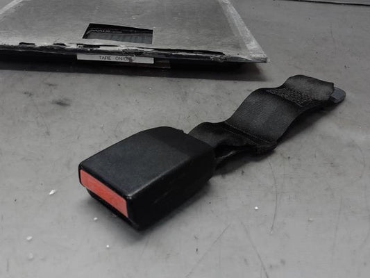 Attache ceinture avant droit