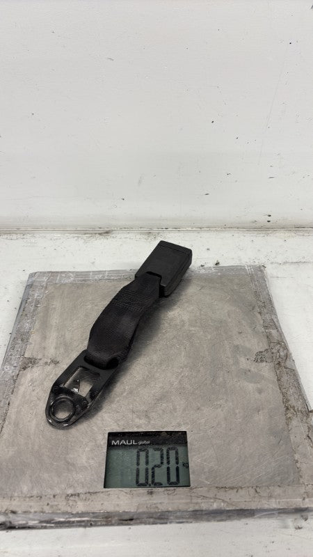 Attache ceinture centrale avant