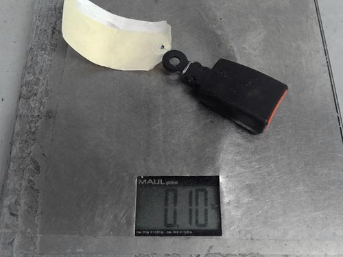Attache ceinture avant droit